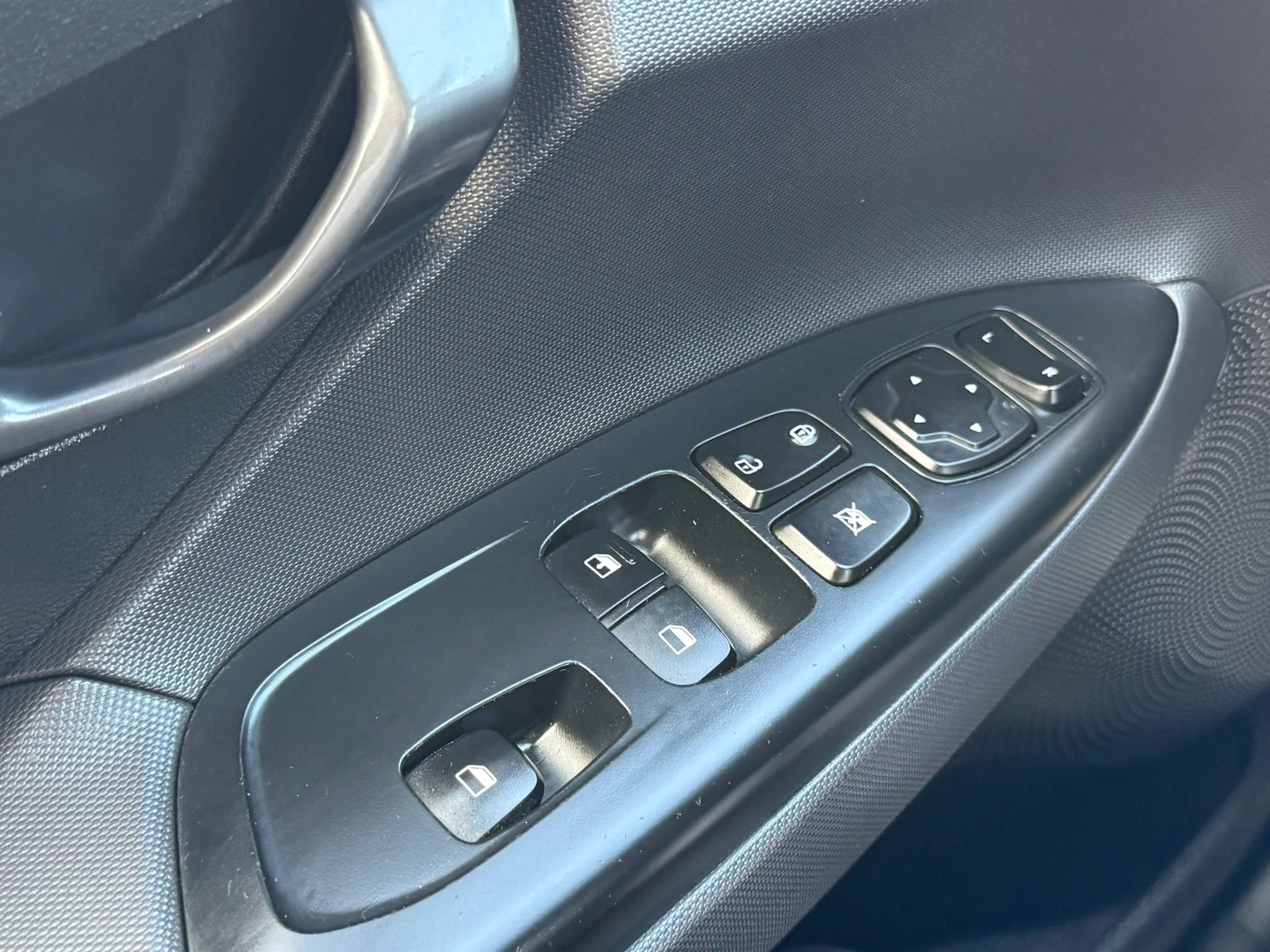 Used 2019 Hyundai Veloster 2.0 FWD image 33