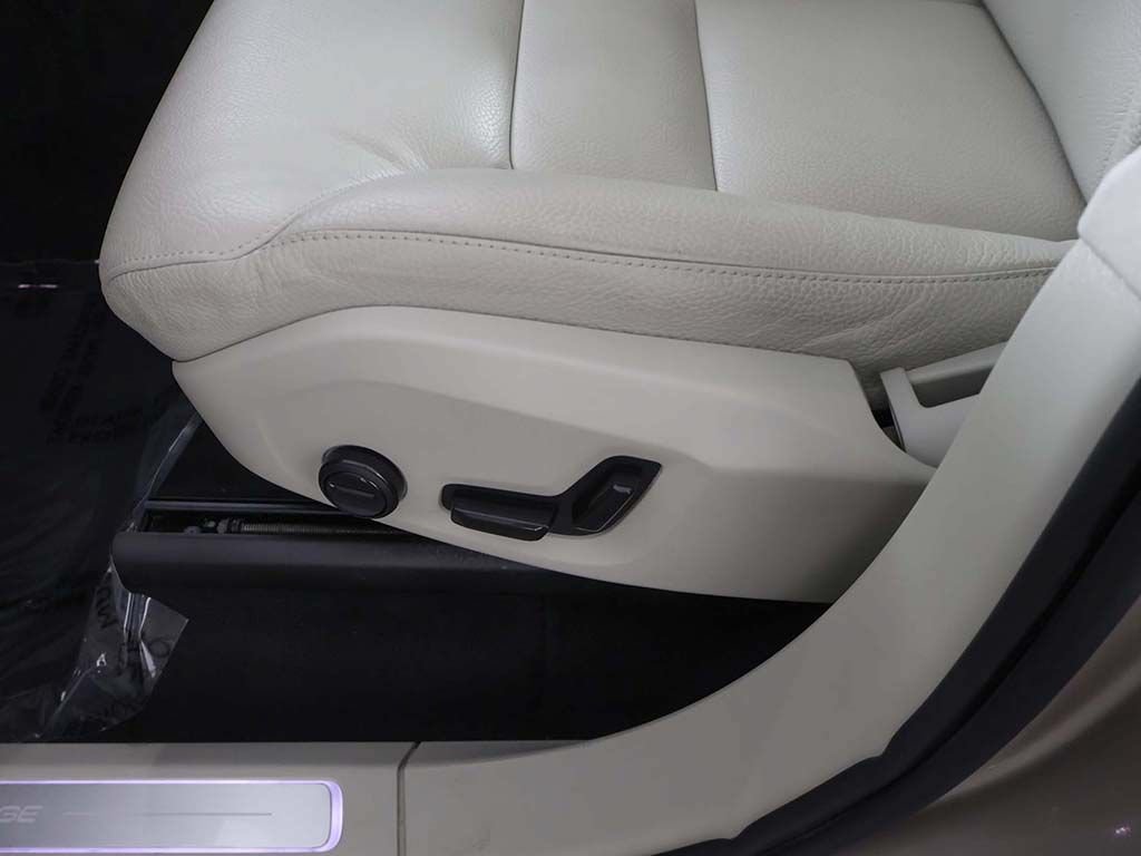Used 2024 Volvo XC90 T8 Plus w/ Protection Package Premier AWD/4WD image 36