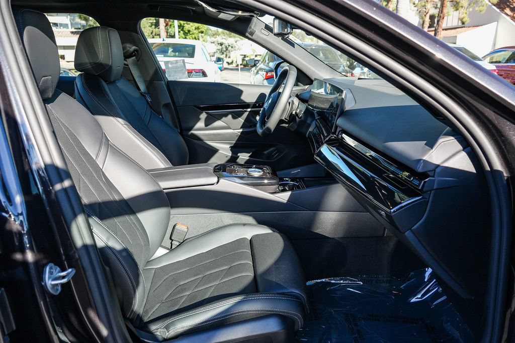Used 2026 BMW 530i xDrive AWD/4WD image 15
