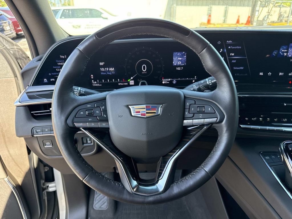 Used 2024 Cadillac Escalade ESV Sport w/ LPO, ONYX Package AWD/4WD image 27