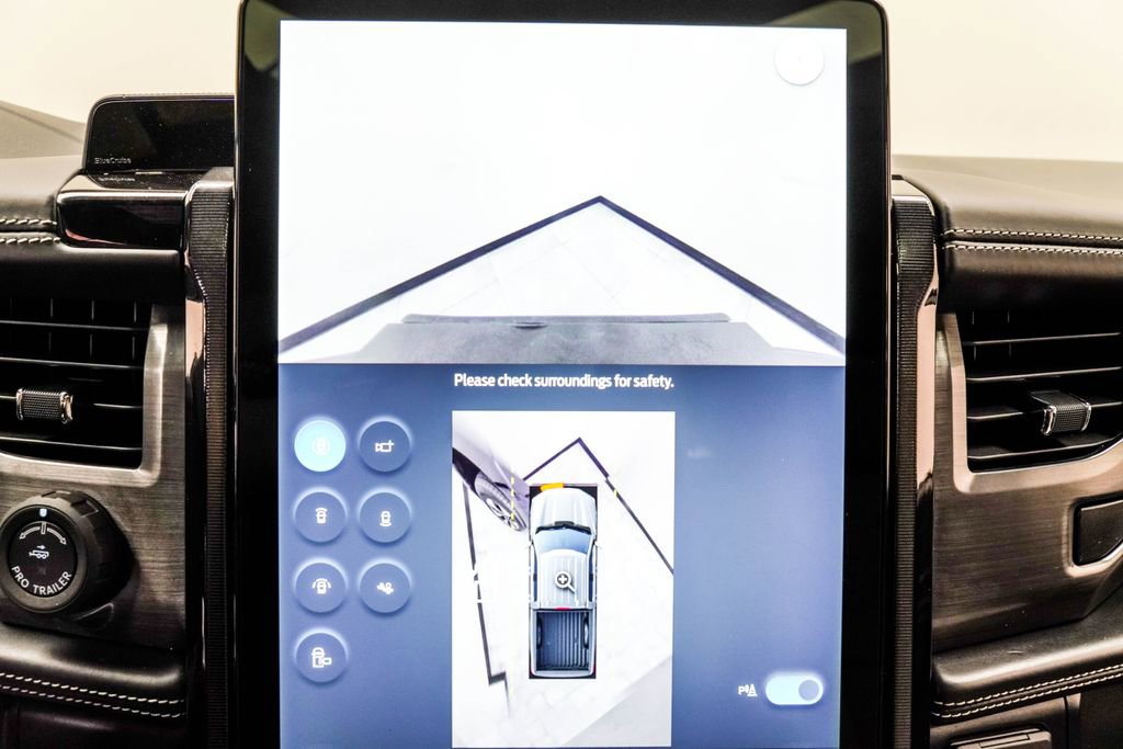 Used 2022 Ford F150 Lightning Platinum image 31