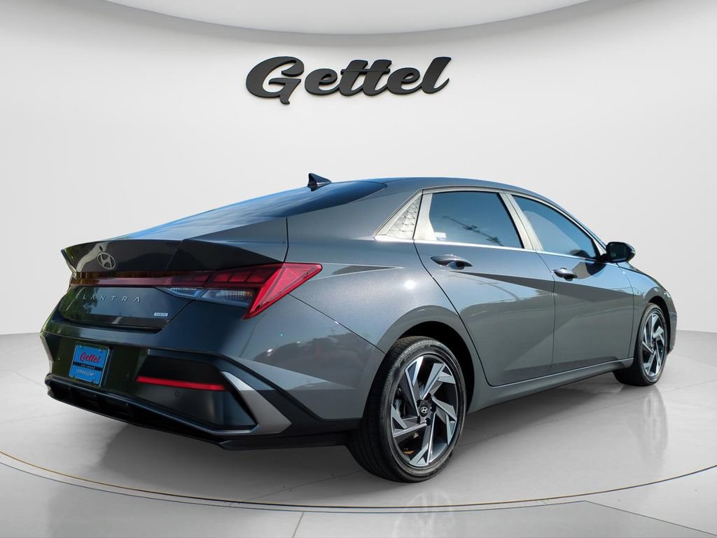 Certified 2024 Hyundai Elantra Limited FWD image 5