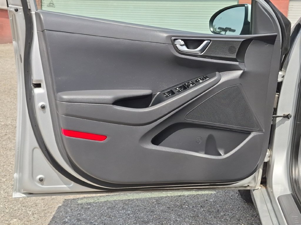 Used 2017 Hyundai Ioniq SEL FWD image 12