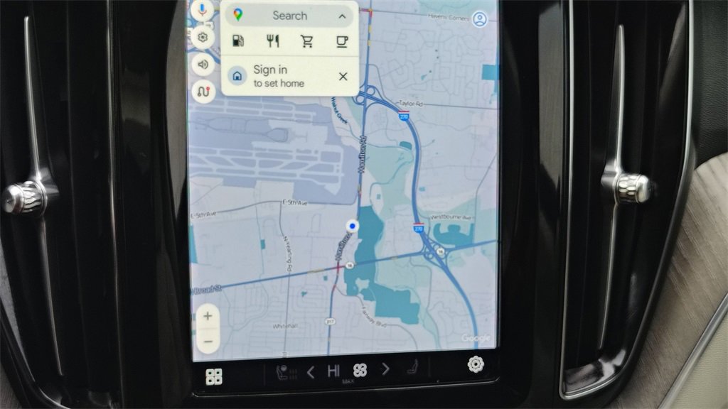 Certified 2023 Volvo XC60 B5 Plus w/ Climate Package image 21