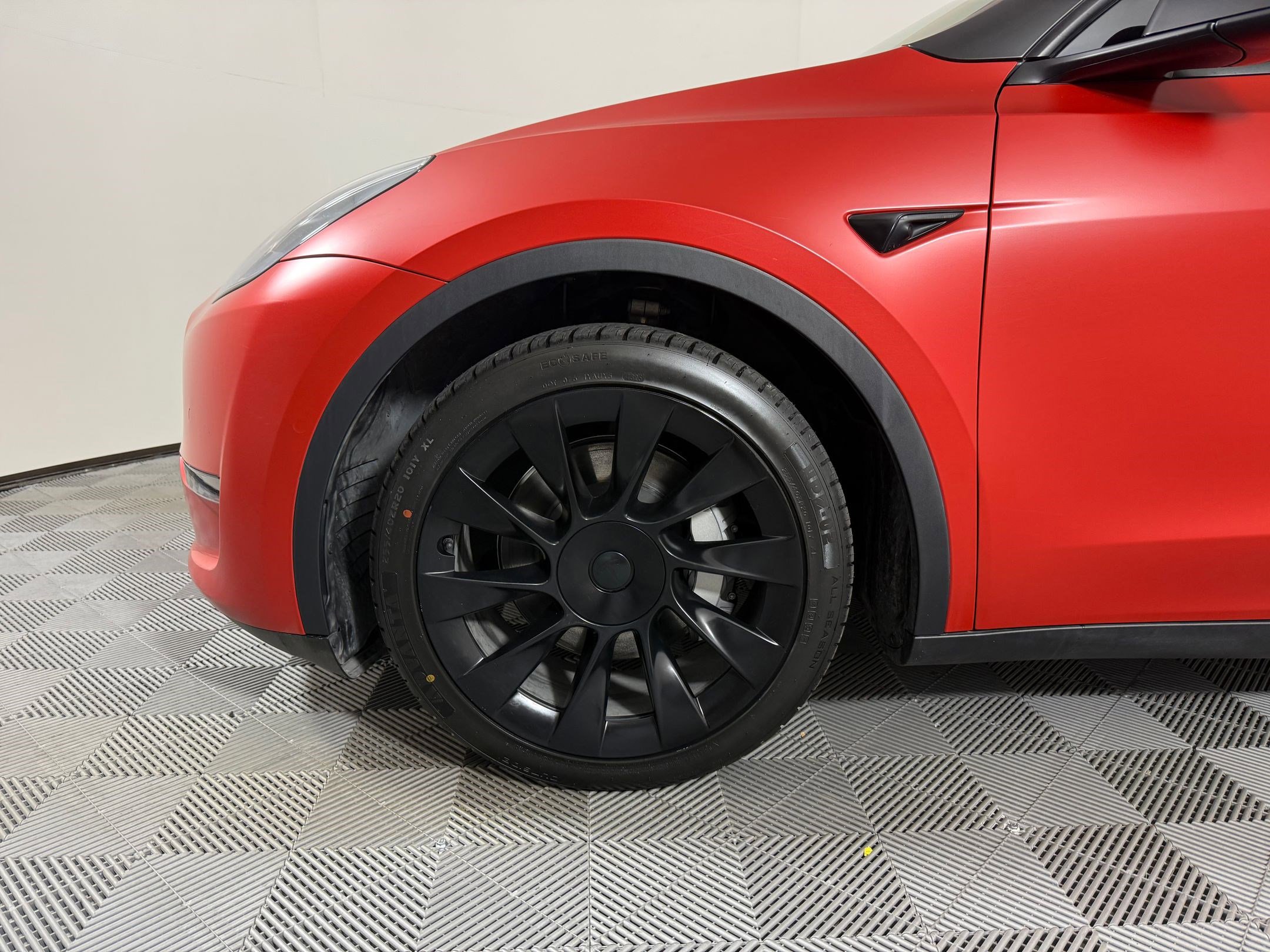 Used 2022 Tesla Model Y Long Range image 13