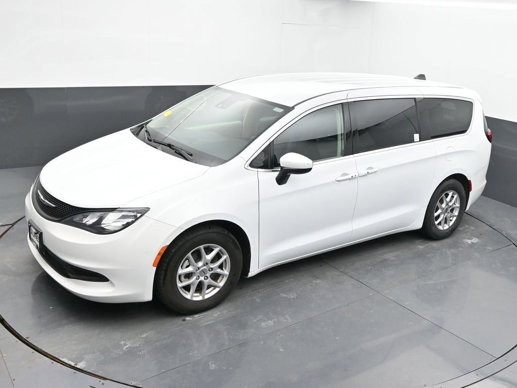 Used 2023 Chrysler Voyager LX FWD image 16