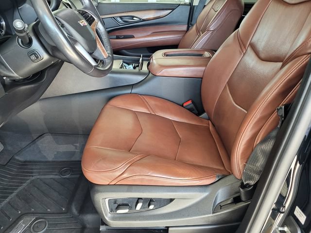 Used 2020 Cadillac Escalade Premium Luxury w/ Escalade Sport Edition AWD/4WD image 17