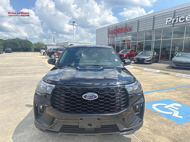 Used 2025 Ford Explorer ST-Line w/ ST-Line Street Pack AWD/4WD image 2
