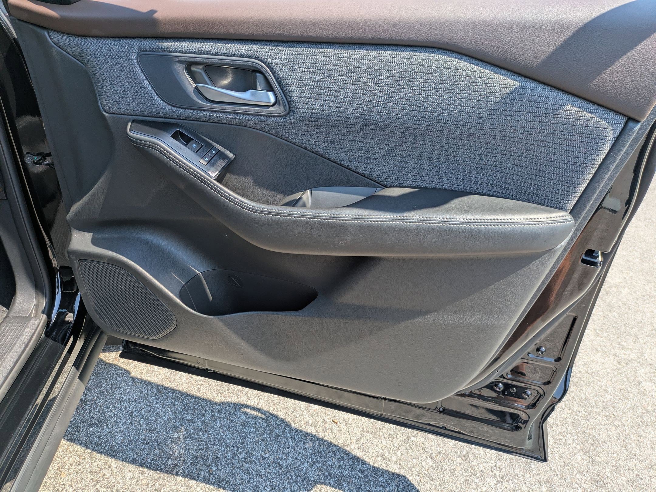 Certified 2023 Nissan Rogue SV FWD image 32