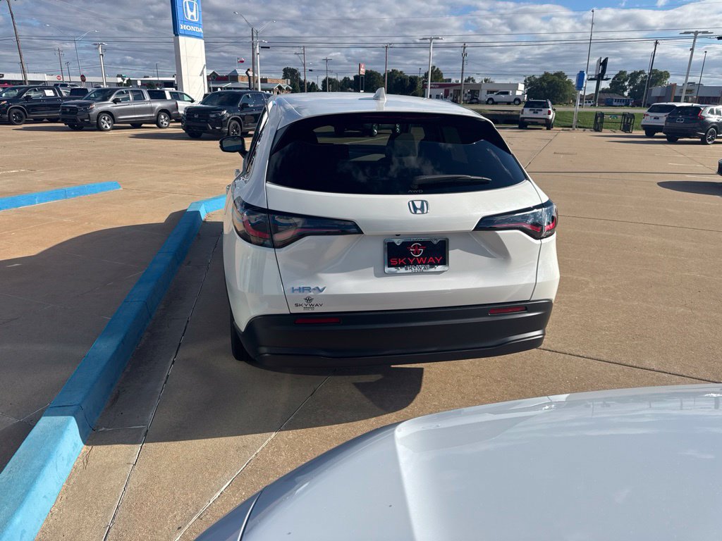 New 2027 Honda HR-V LX image 7