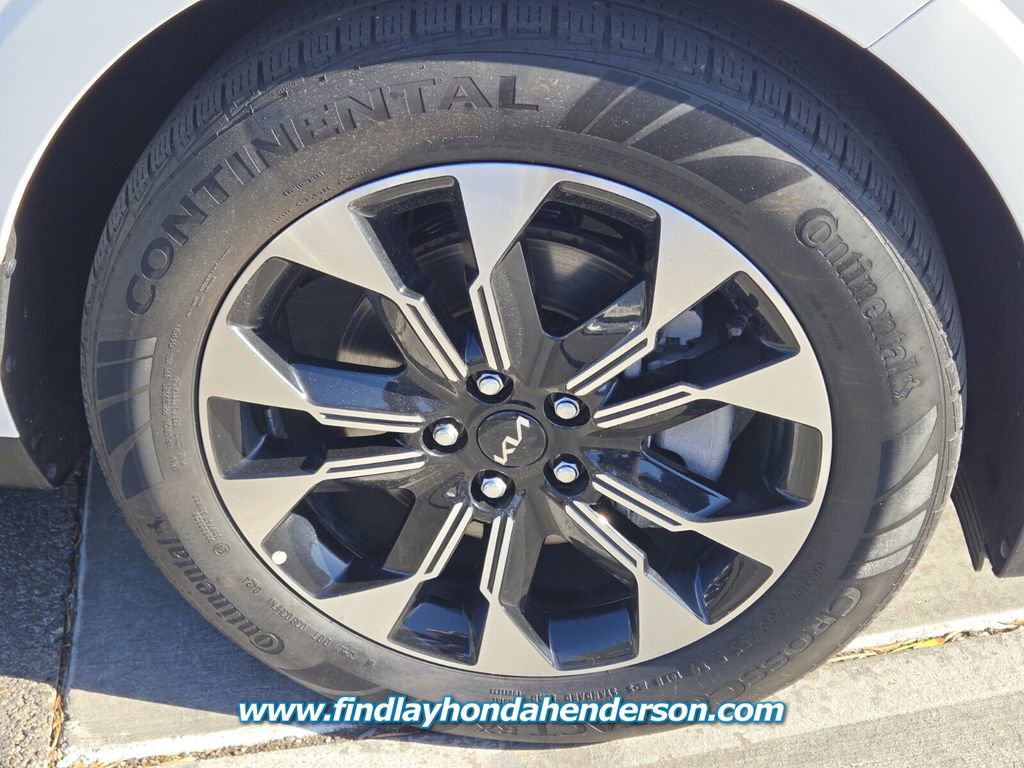 Used 2024 Kia Carnival EX FWD image 12