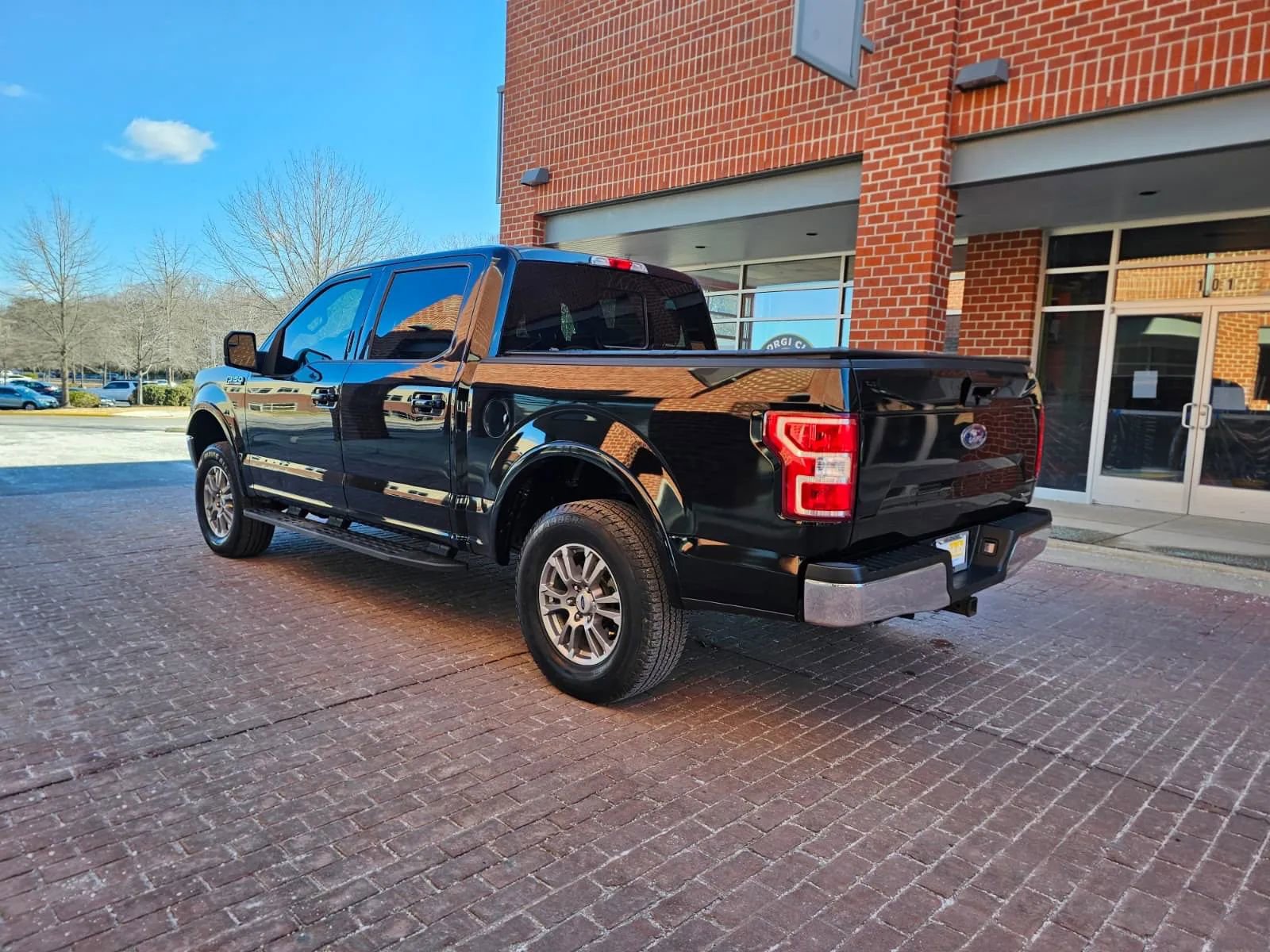 Used 2018 Ford F150 Lariat w/ FX4 Off-Road Package image 4