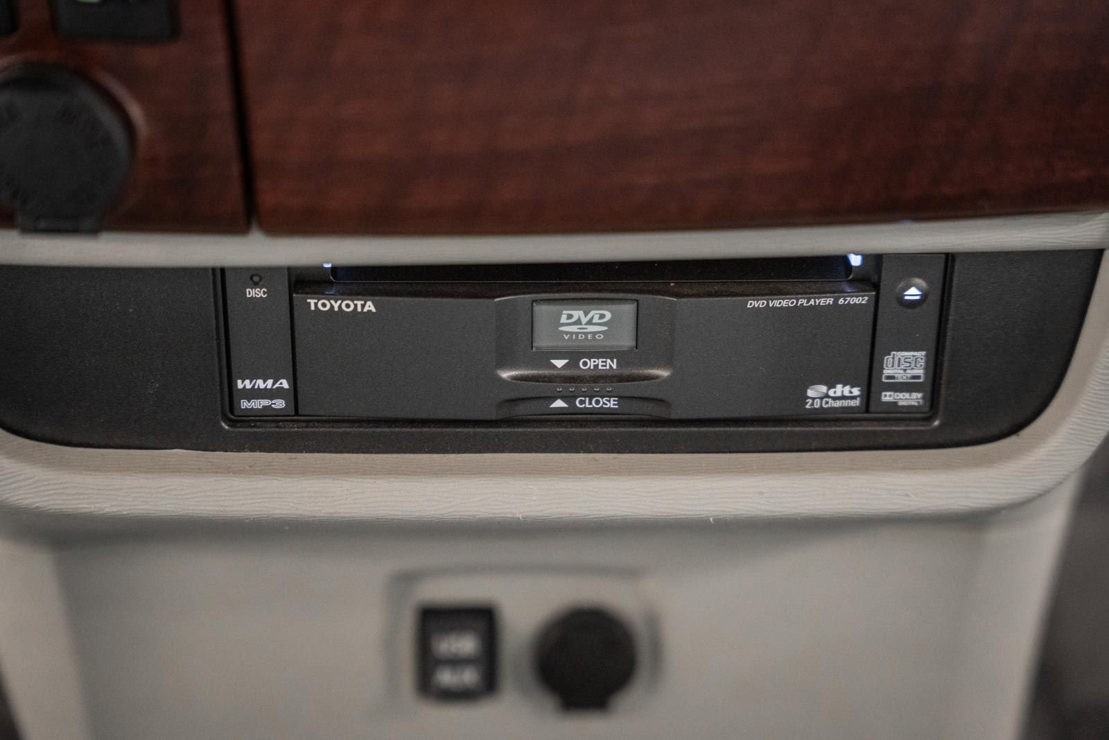 Used 2011 Toyota Sienna Limited w/ Premium Pkg image 33