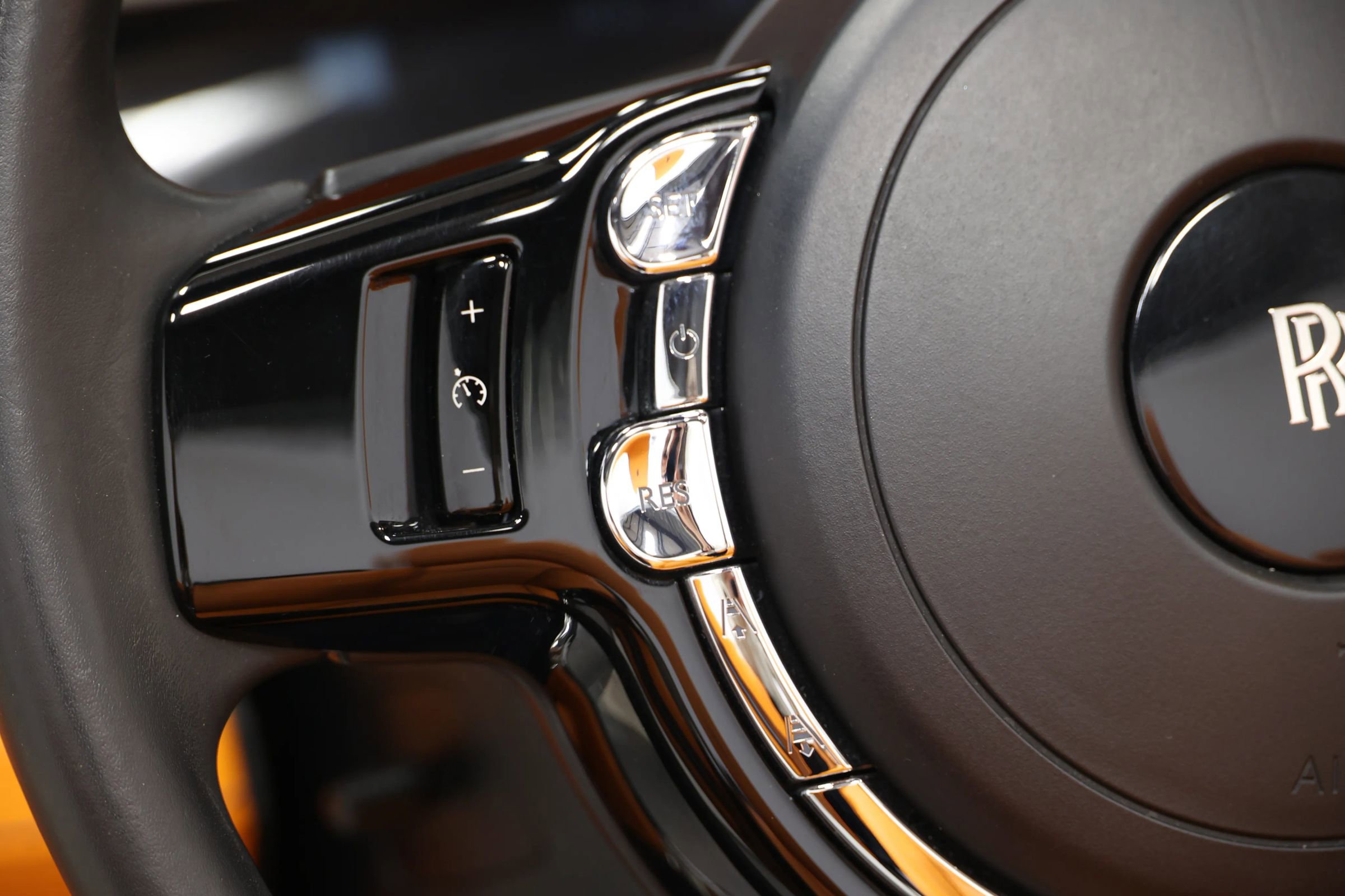 Used 2016 Rolls-Royce Dawn image 23