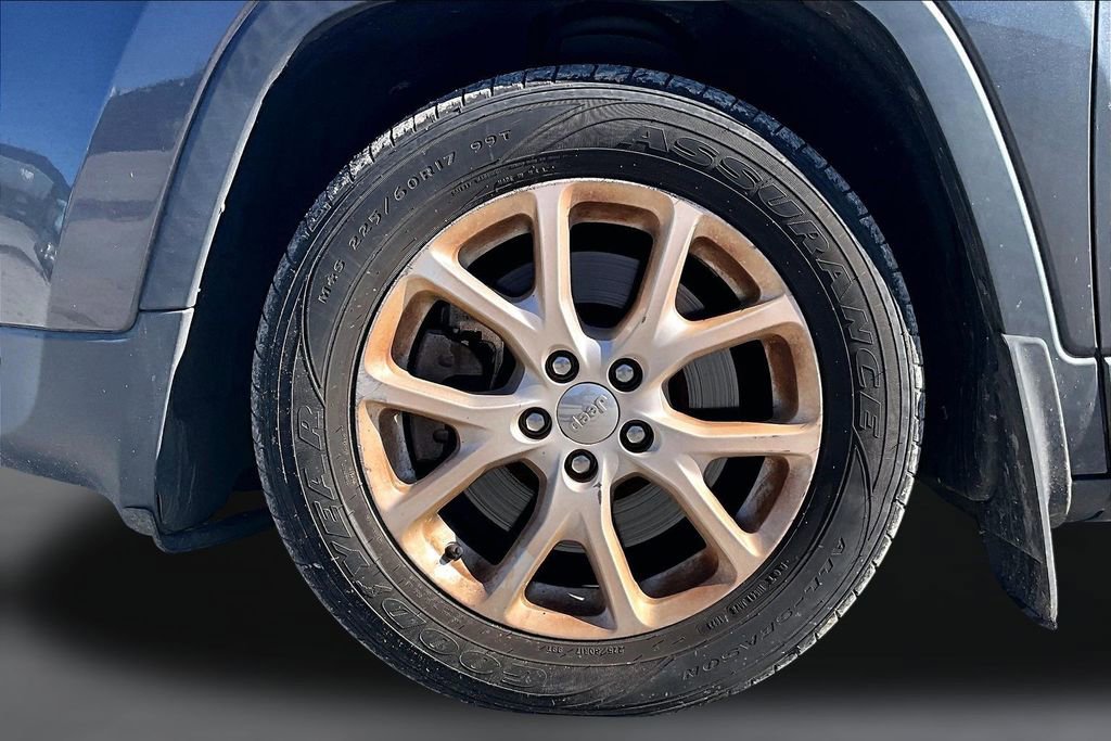 Used 2015 Jeep Cherokee Latitude w/ Comfort/Convenience Group image 33