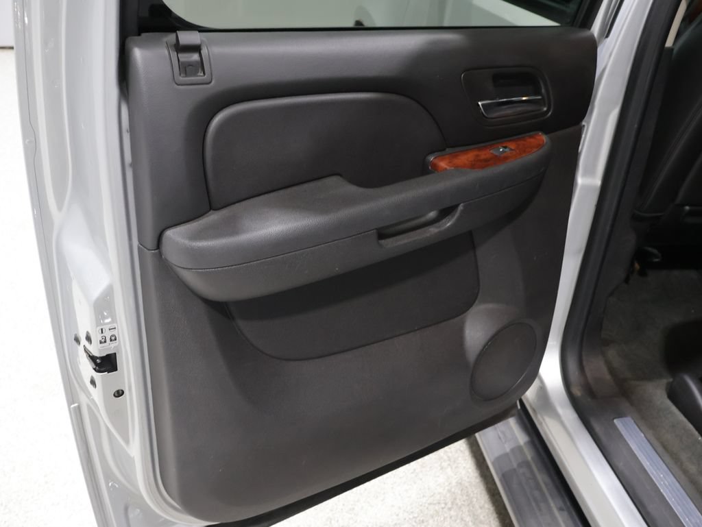 Used 2013 Chevrolet Avalanche LTZ AWD/4WD image 21