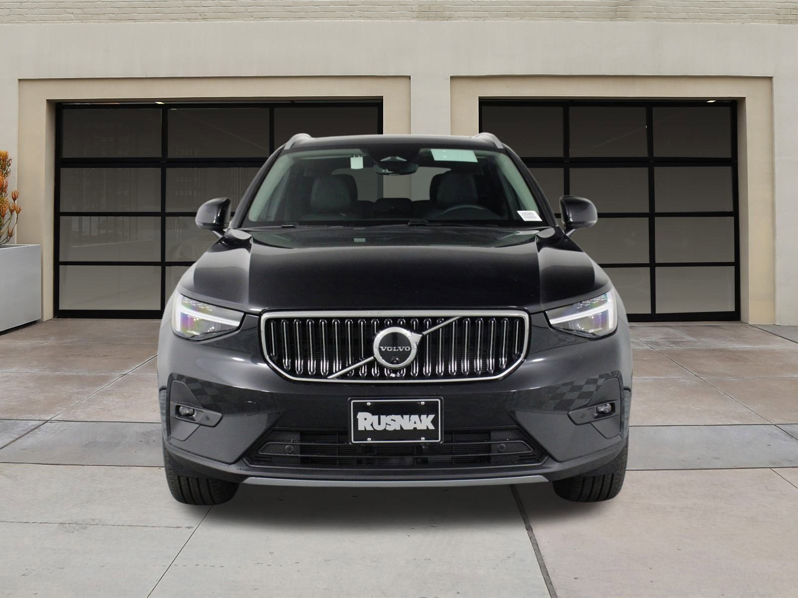 New 2025 Volvo XC40 B5 Ultra w/ Climate Package image 2