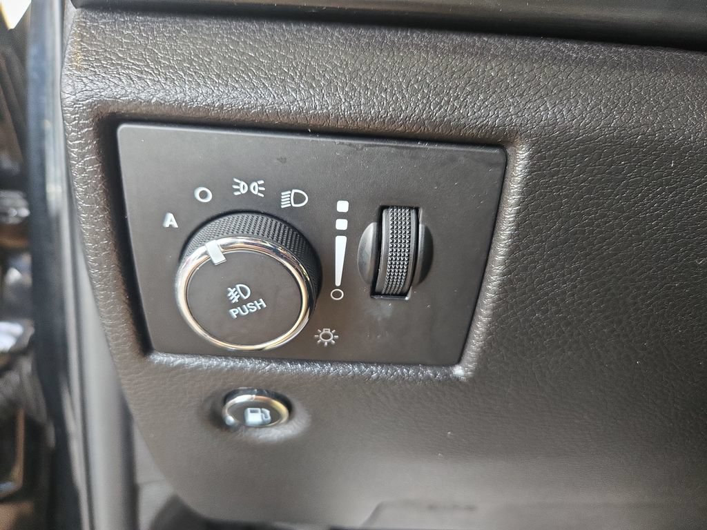 Used 2021 Jeep Grand Cherokee Laredo AWD/4WD image 30