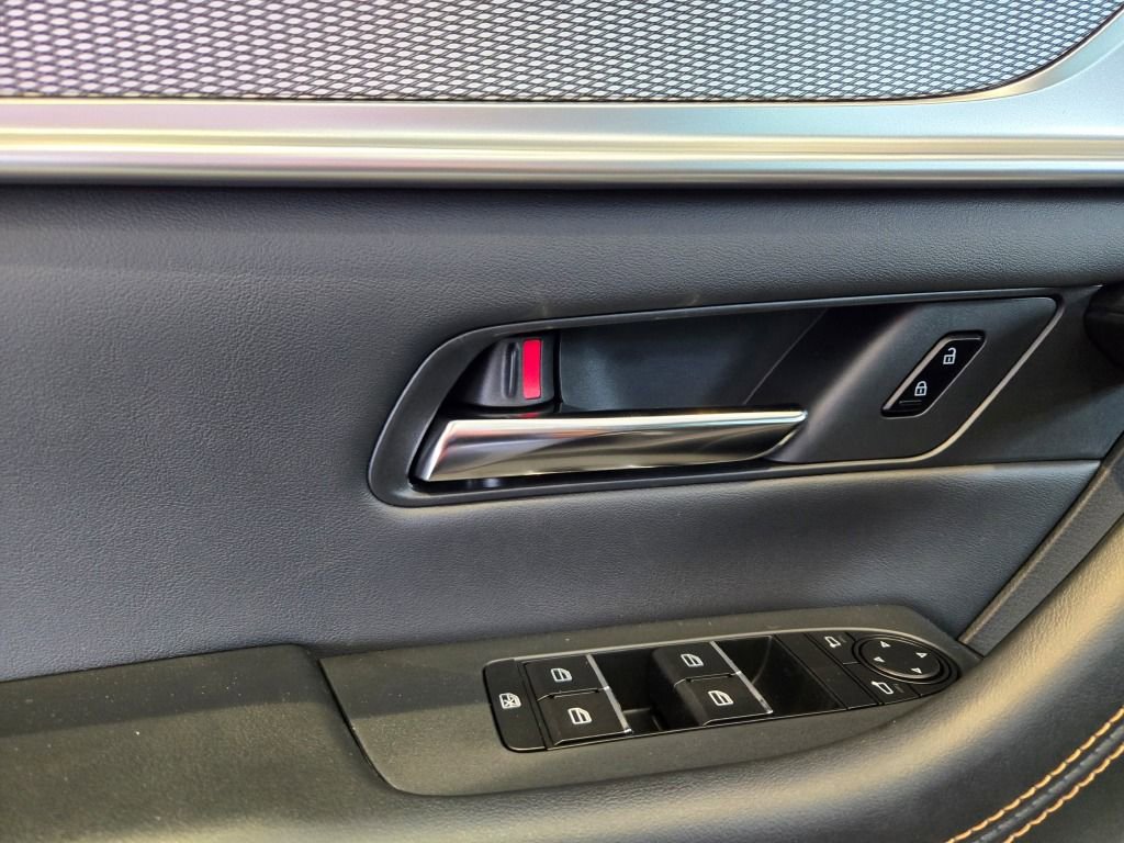 New 2025 MAZDA CX-70 Plug-In Hybrid w/ Premium Pkg image 21
