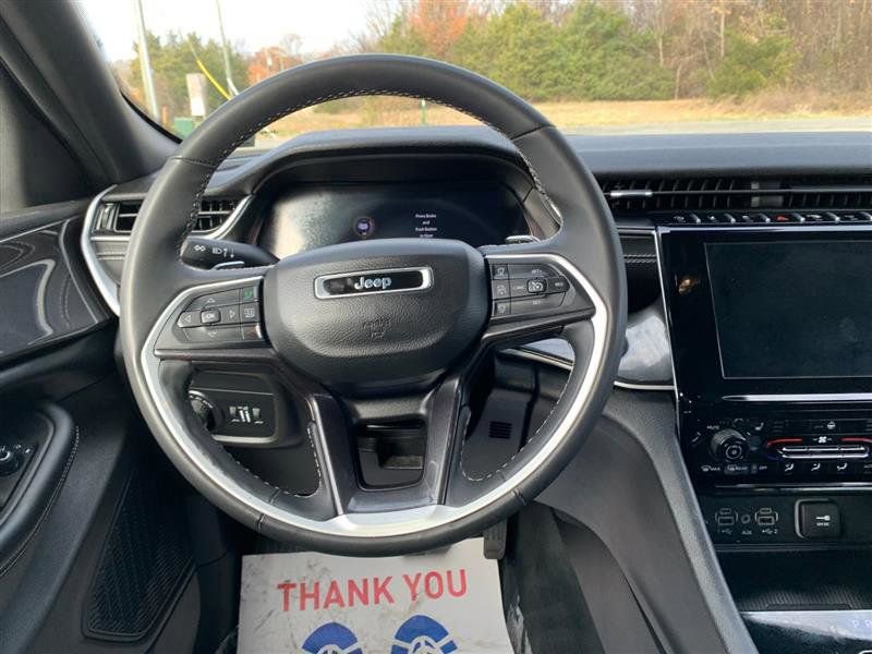 Used 2023 Jeep Grand Cherokee L Laredo image 18
