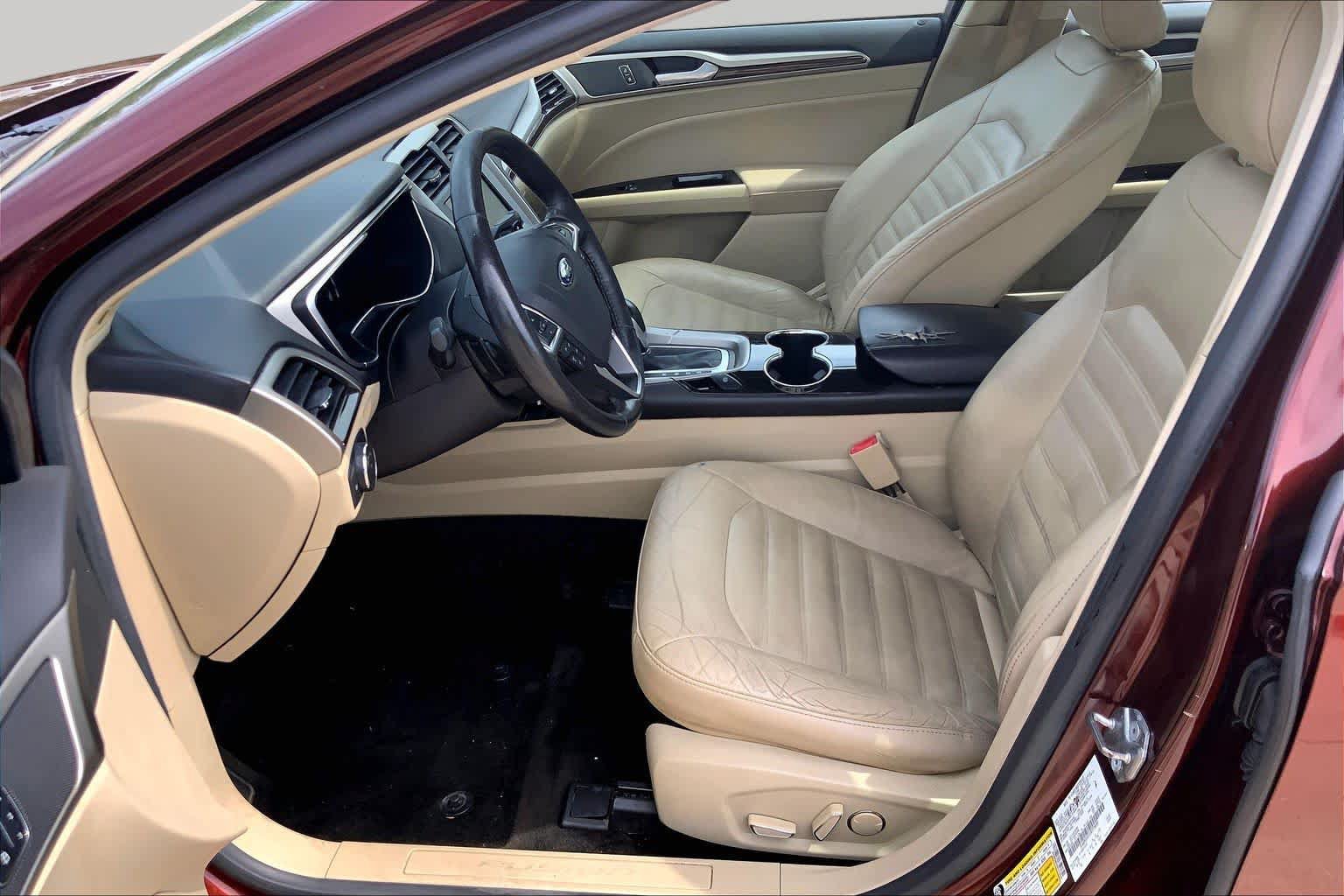 Used 2016 Ford Fusion SE w/ Equipment Group 202A FWD image 8