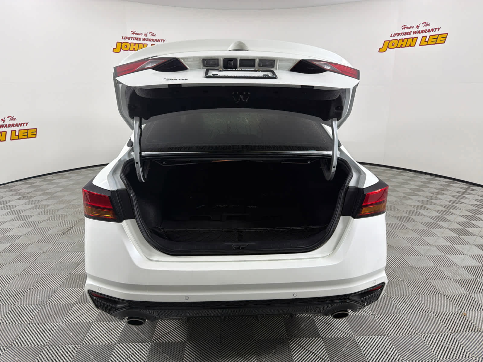 Used 2024 Nissan Altima 2.5 SR w/ SR Premium Package image 5