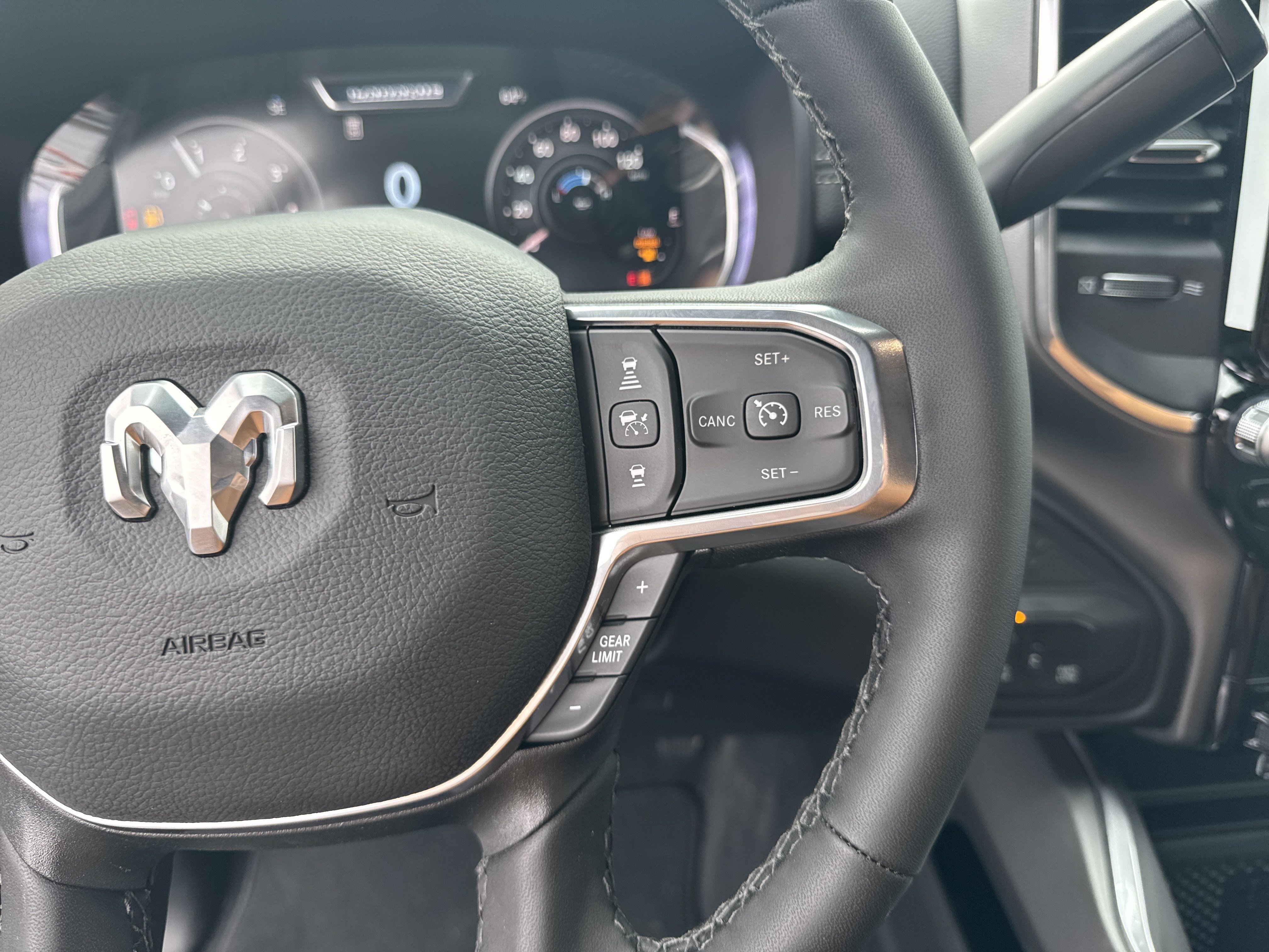 New 2026 RAM 2500 Laramie AWD/4WD image 23