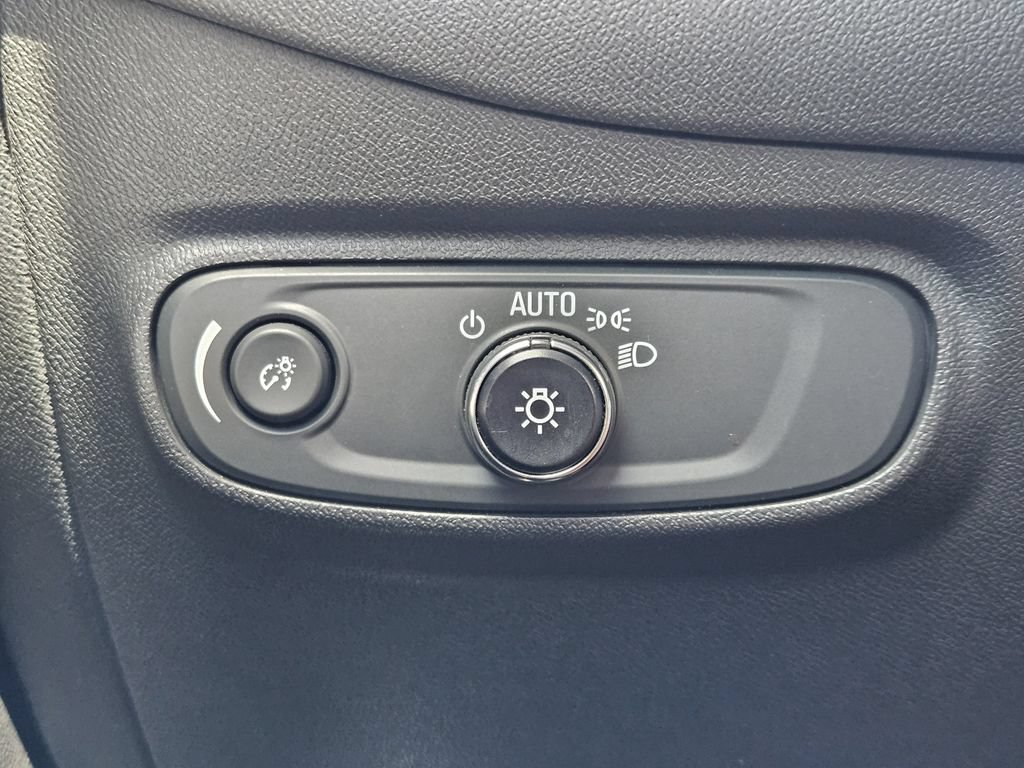 Used 2023 Chevrolet Equinox LS w/ LS Convenience Package FWD image 21