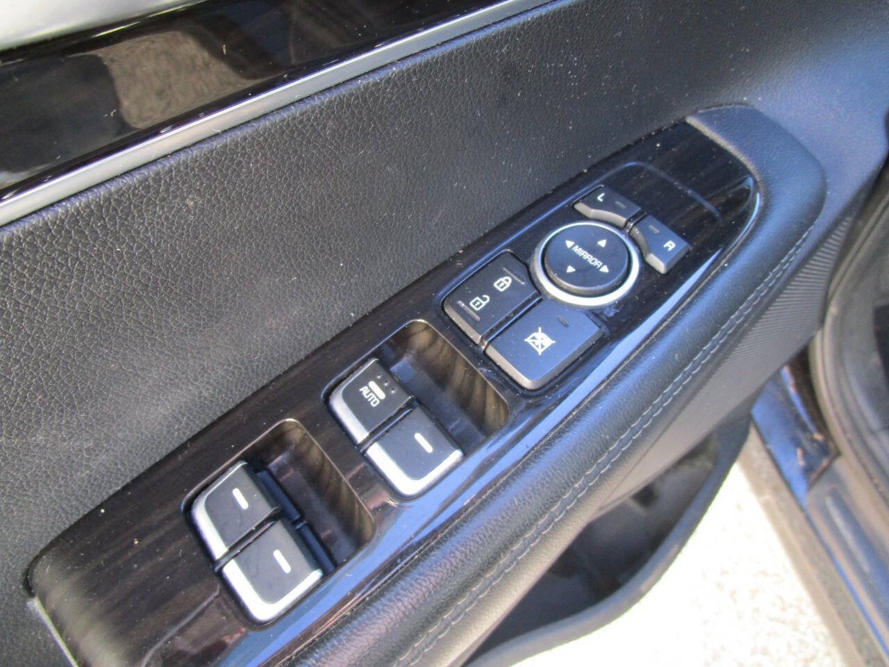 Used 2019 Kia Sorento L FWD image 11