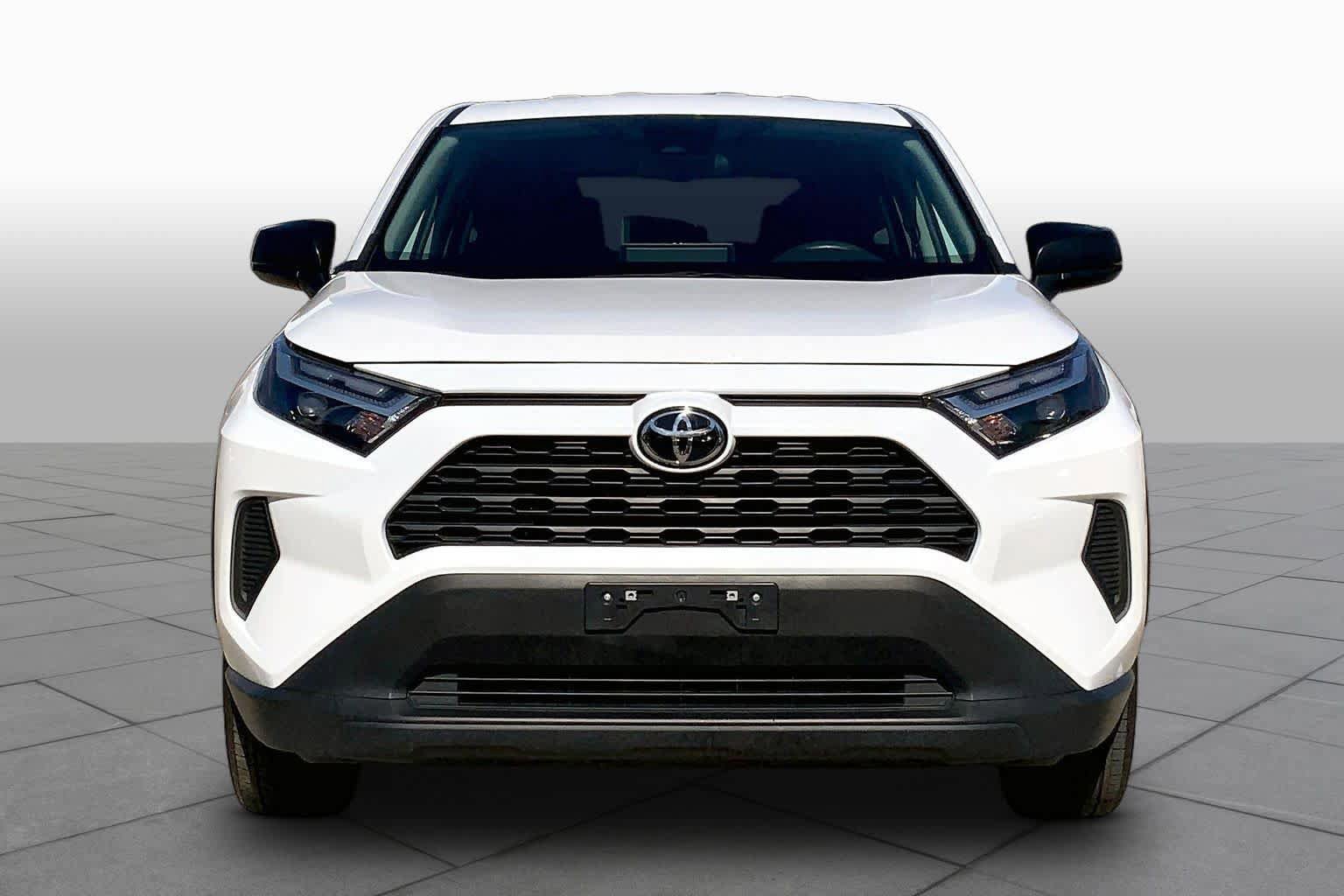 Used 2024 Toyota RAV4 LE AWD/4WD image 4