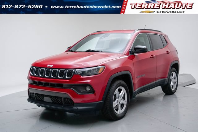 Used 2024 Jeep Compass Latitude AWD/4WD image 1