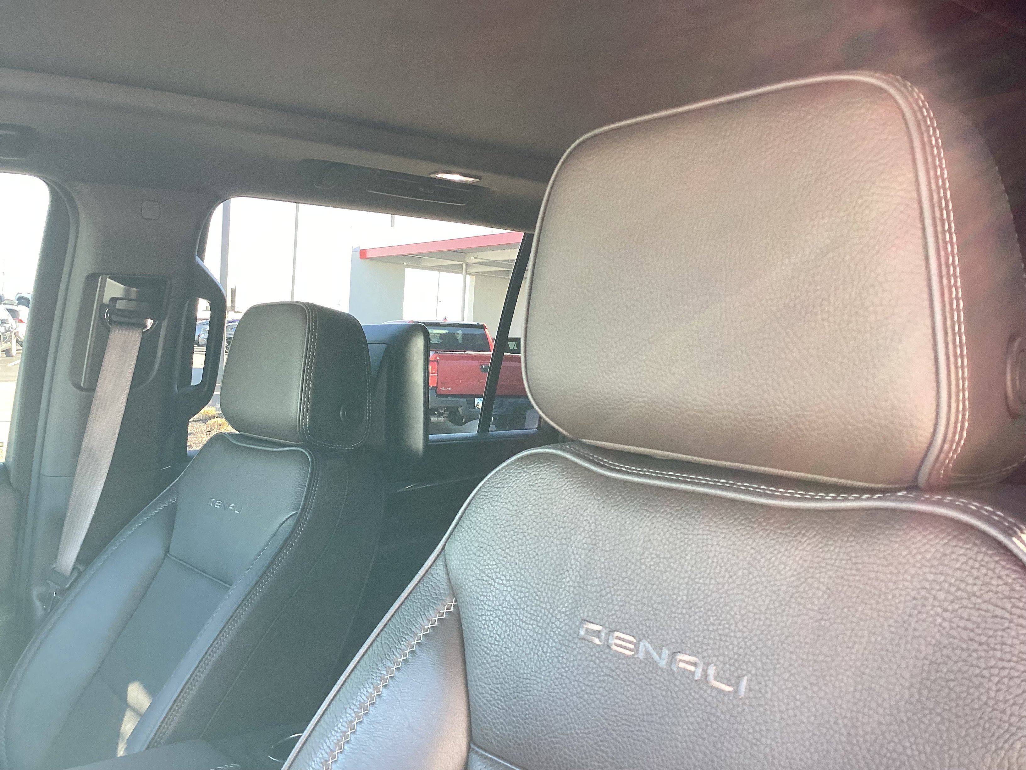 Used 2021 GMC Yukon XL Denali w/ Denali Premium Package image 31
