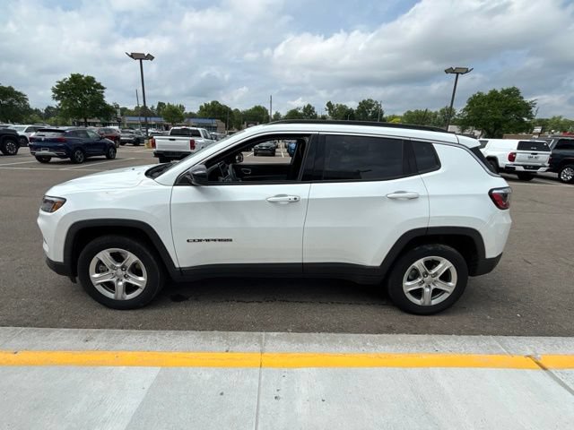 Used 2023 Jeep Compass Latitude w/ Convenience Group AWD/4WD image 10