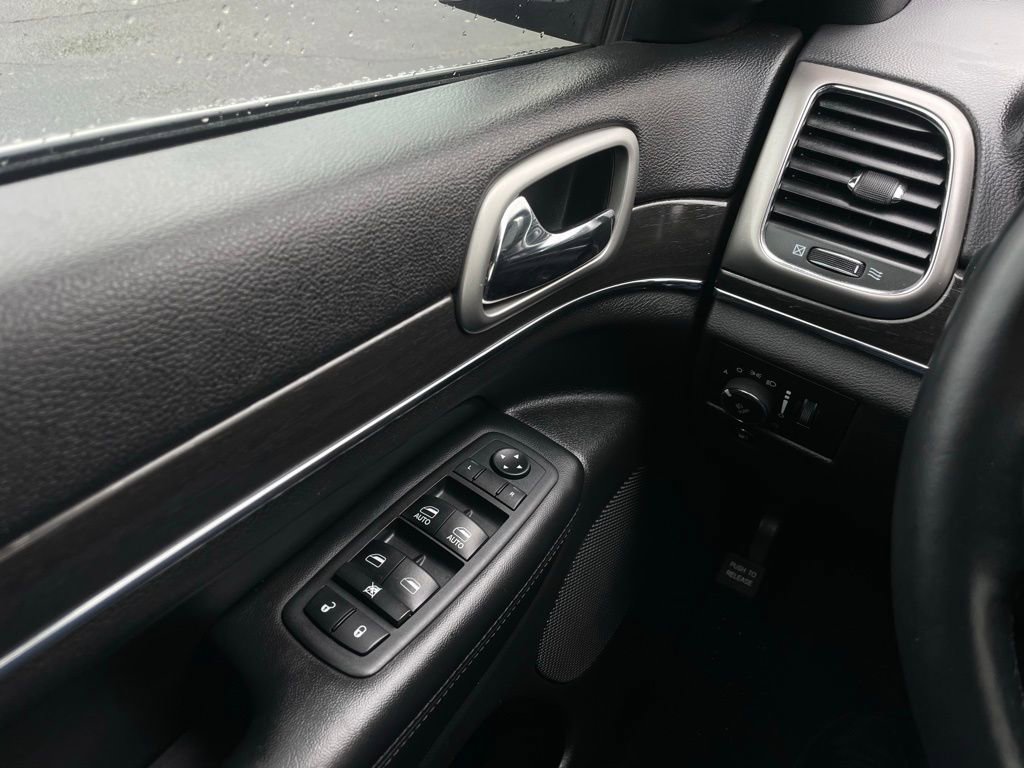 Used 2018 Jeep Grand Cherokee Limited image 22