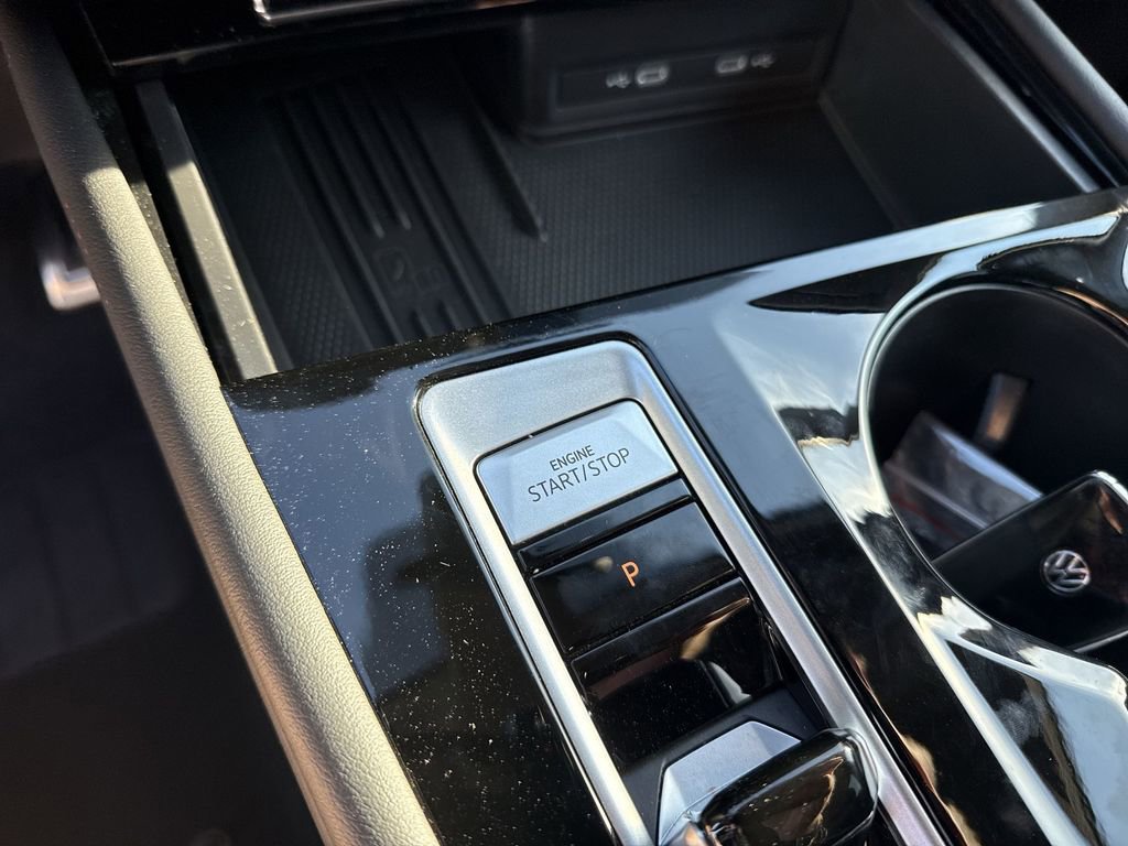 Used 2025 Volkswagen Atlas Peak Edition SE image 34