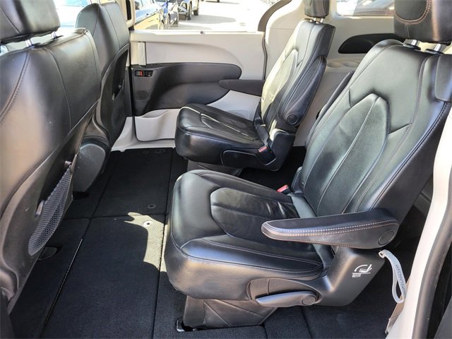 Used 2020 Chrysler Pacifica Touring-L w/ Advanced Safetytec Group image 12