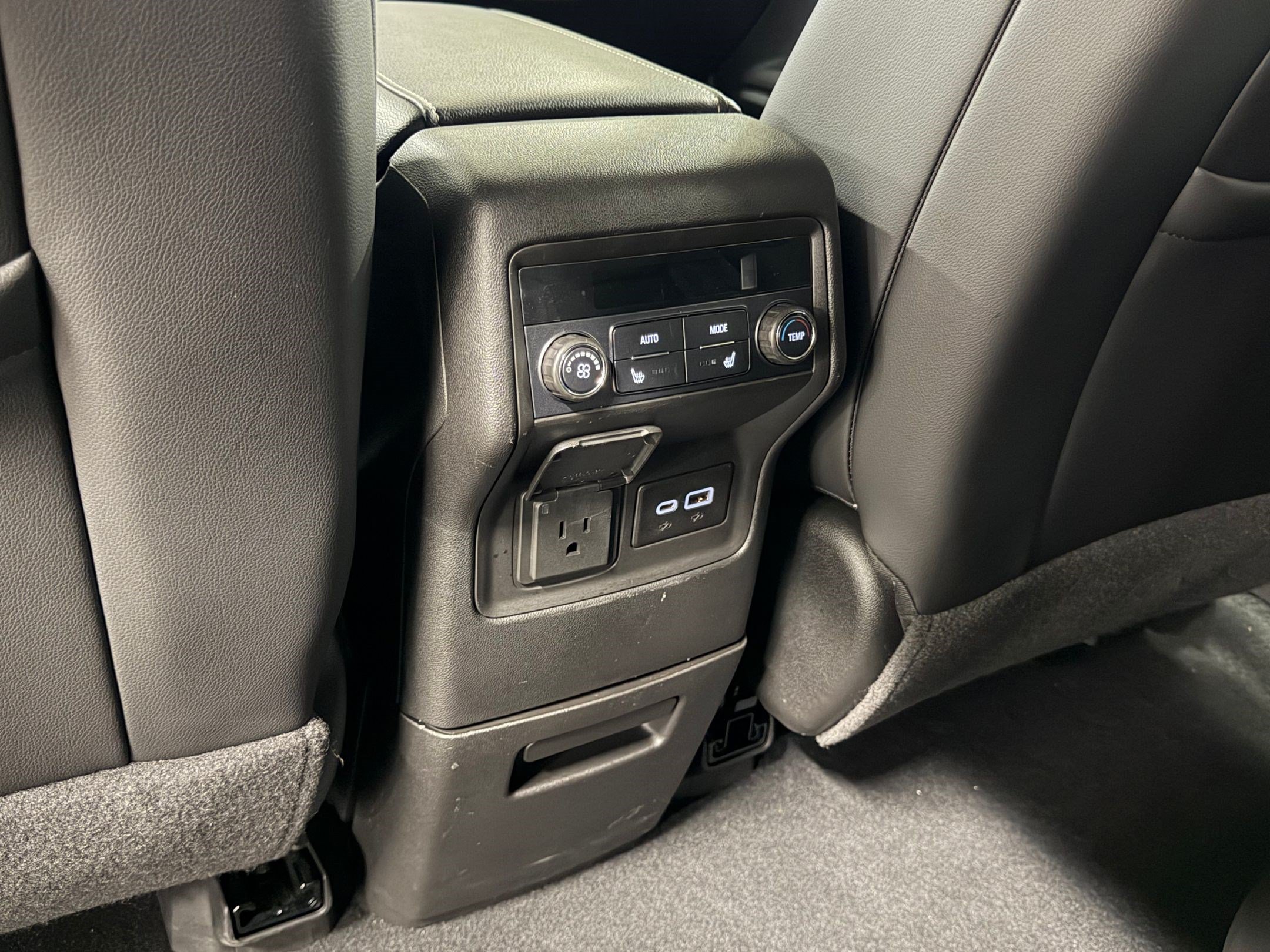Used 2023 GMC Acadia SLT w/ Elevation Edition AWD/4WD image 46