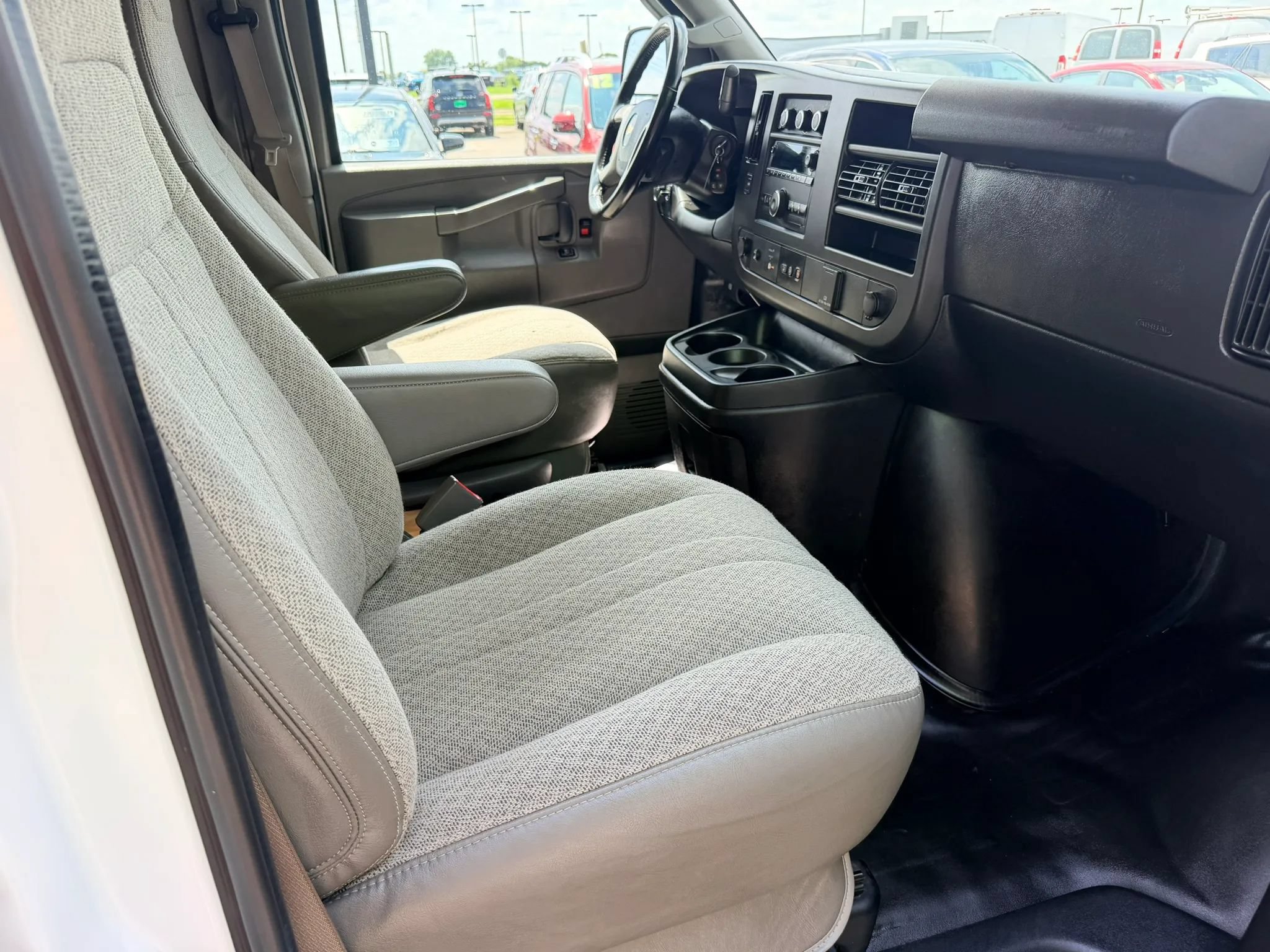 Used 2019 Chevrolet Express 3500 w/ Driver Convenience Package RWD image 14