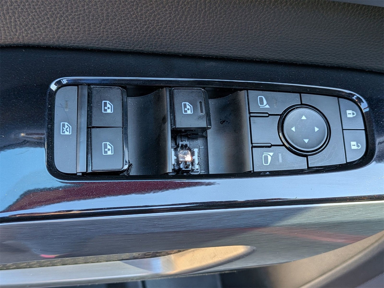 Used 2022 Nissan Pathfinder SL w/ SL Black Package image 20