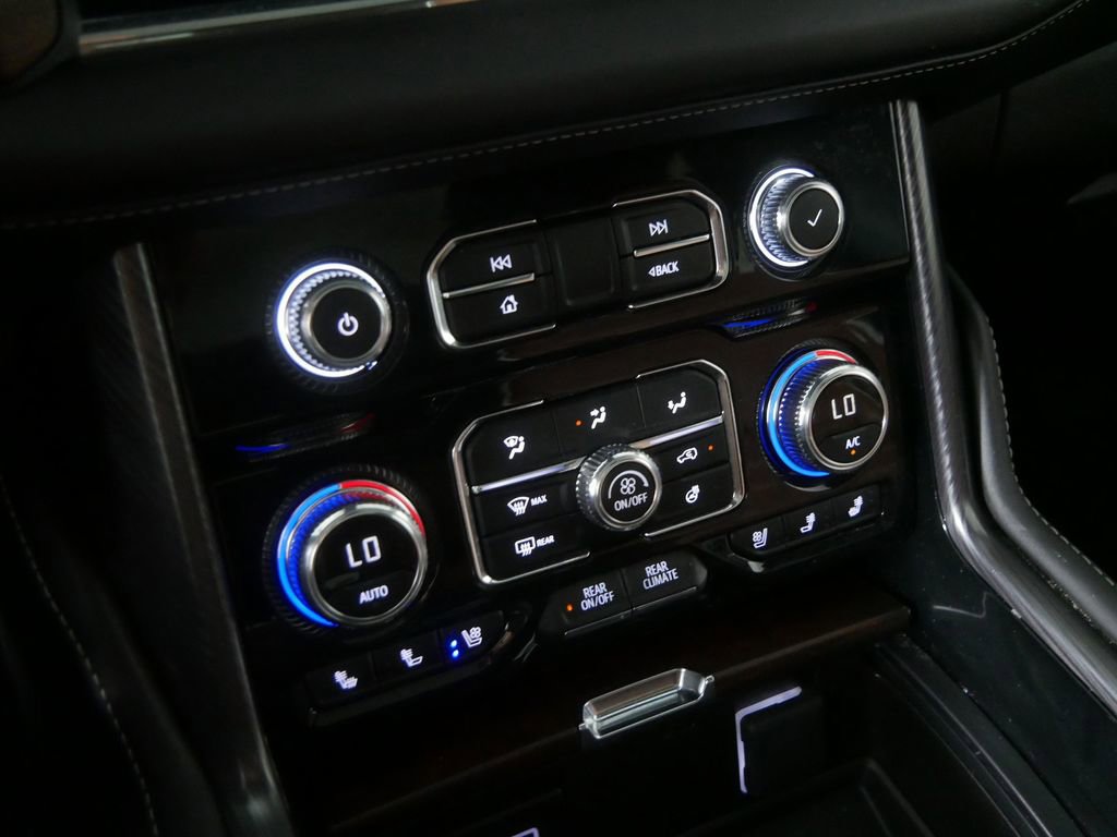 Used 2024 GMC Yukon Denali Ultimate AWD/4WD image 27