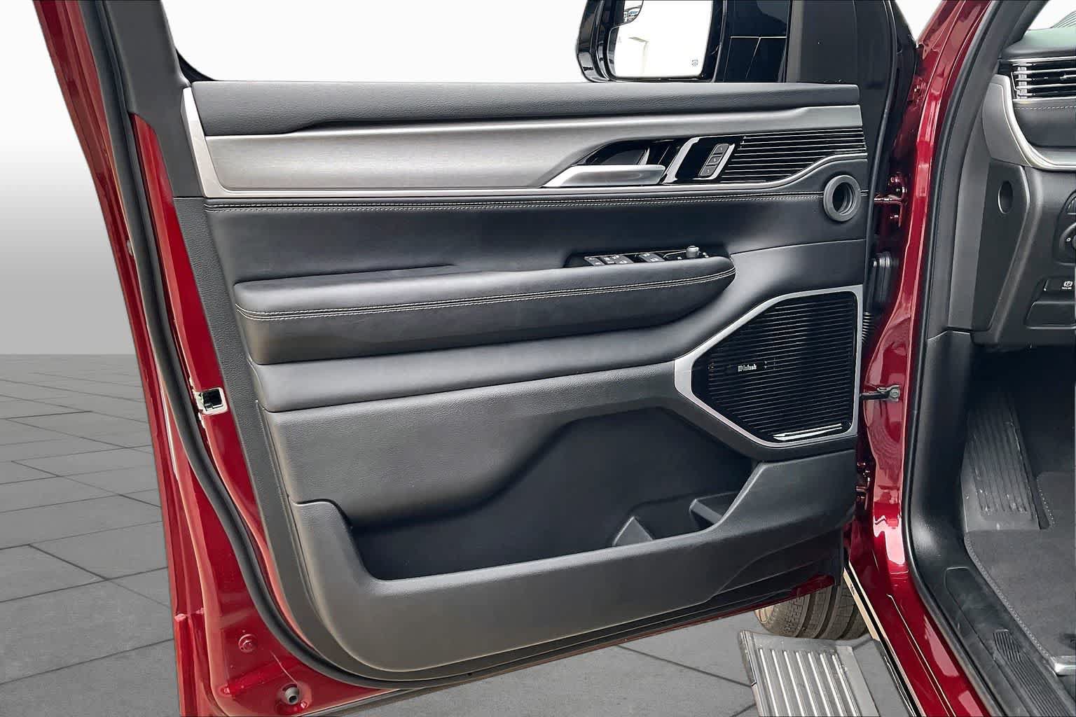 New 2026 Jeep Grand Wagoneer L Limited AWD/4WD image 10