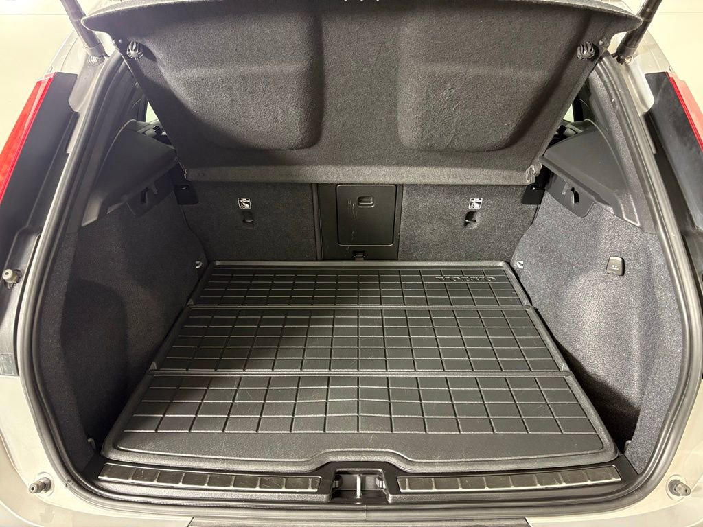 Used 2023 Volvo XC40 B5 Plus w/ Protection Package image 37