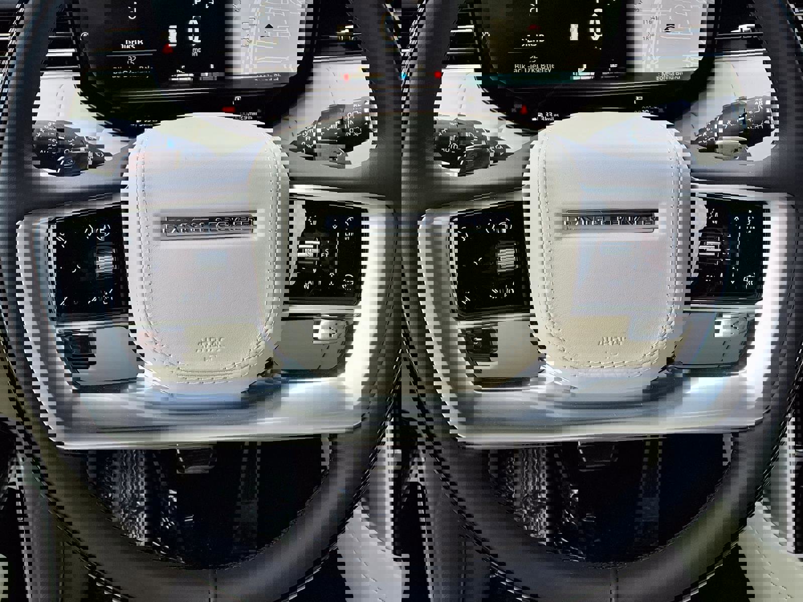 New 2026 Land Rover Range Rover Long Wheelbase SE image 16