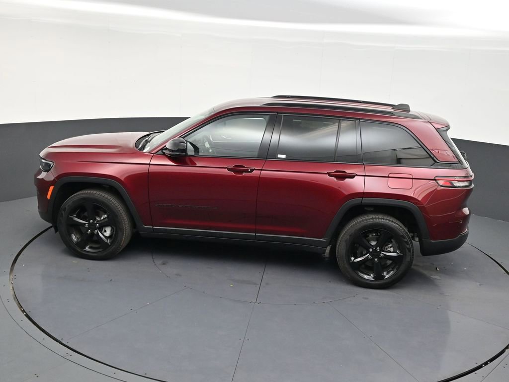 Used 2025 Jeep Grand Cherokee Limited w/ Black Appearance Package RWD image 14