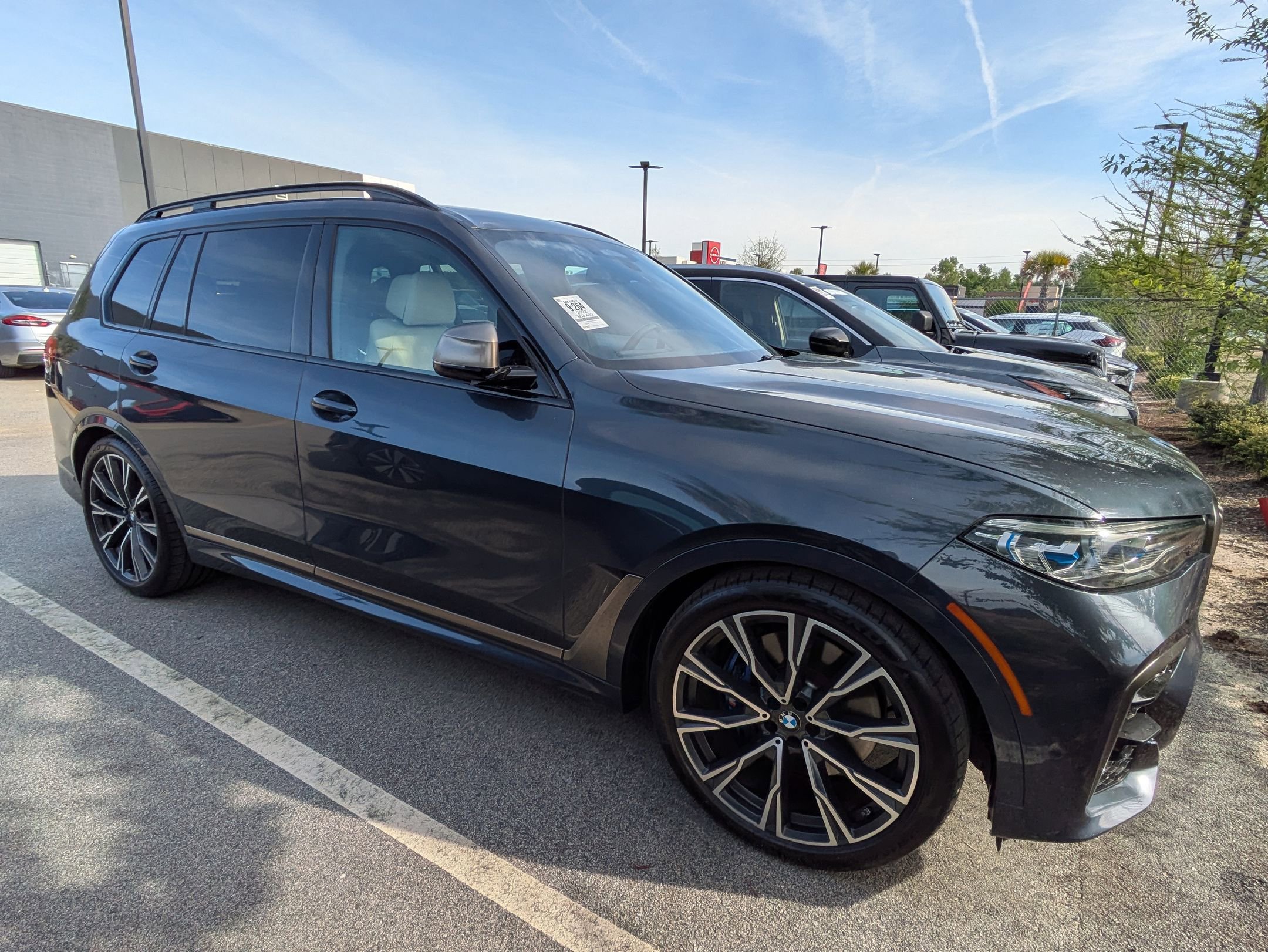Used 2022 BMW X7 M50i image 6