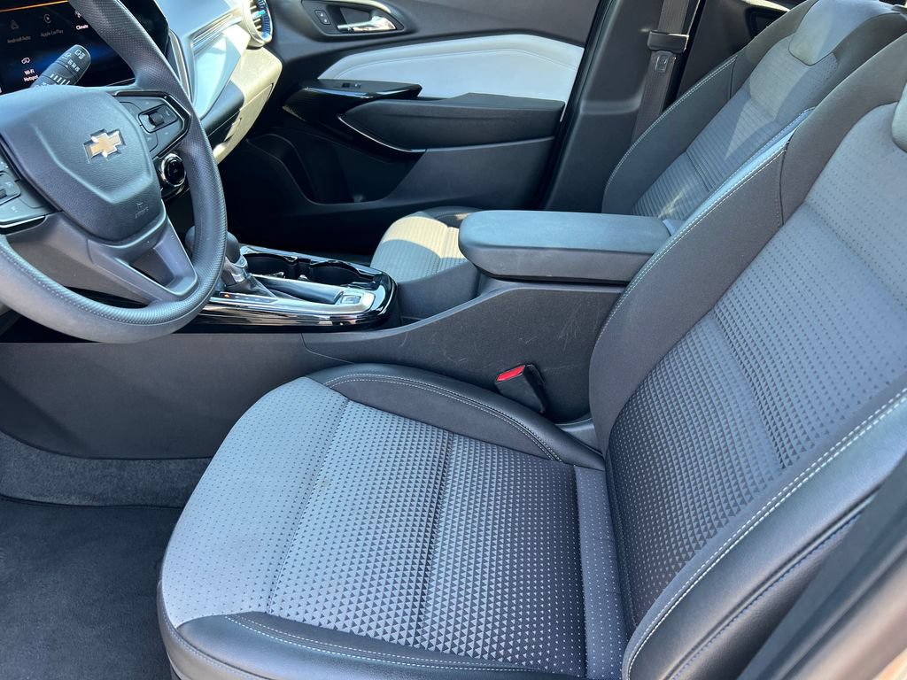 Used 2025 Chevrolet Trax LT FWD image 10