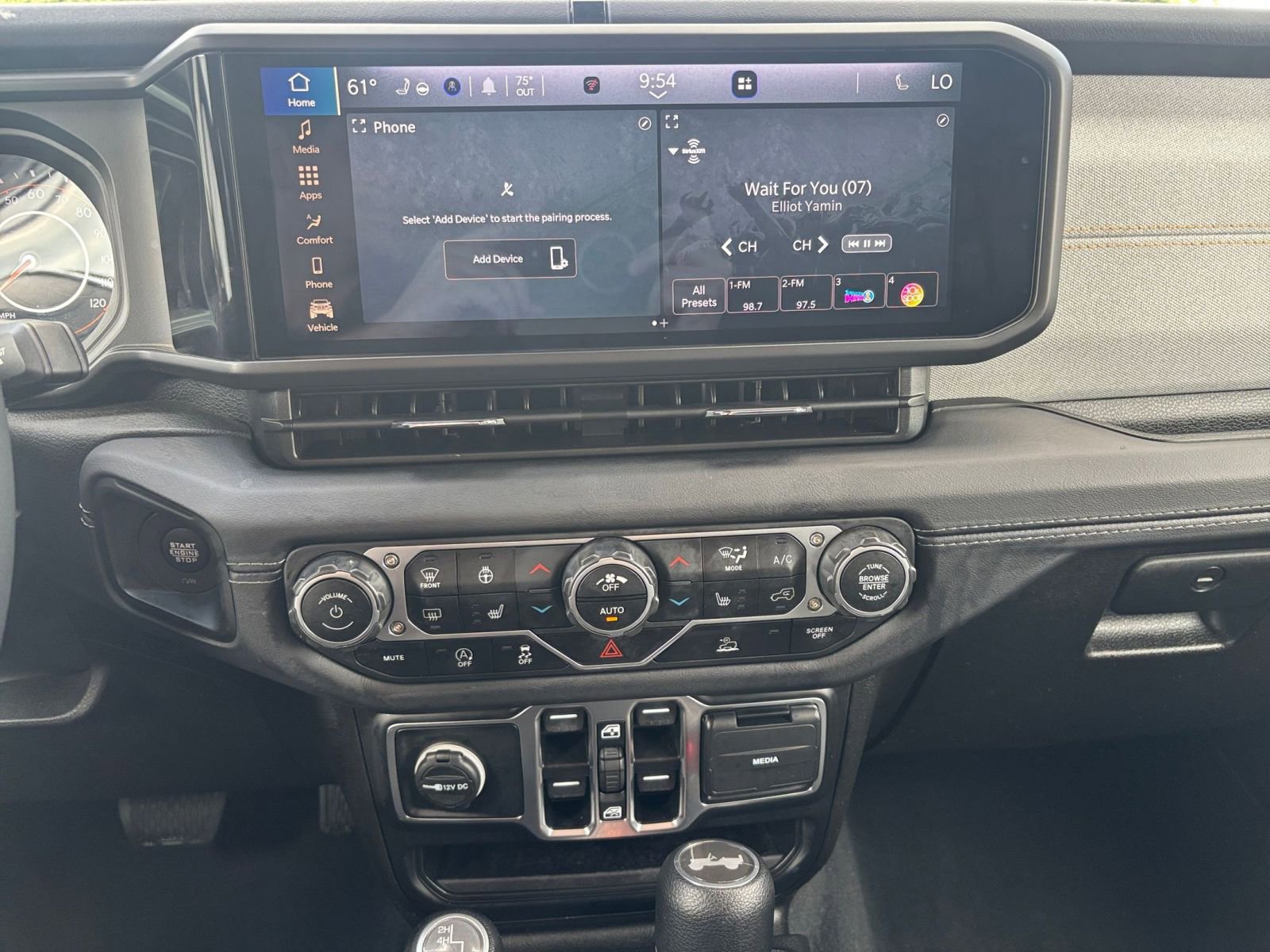 Used 2025 Jeep Wrangler Unlimited Sahara AWD/4WD image 17