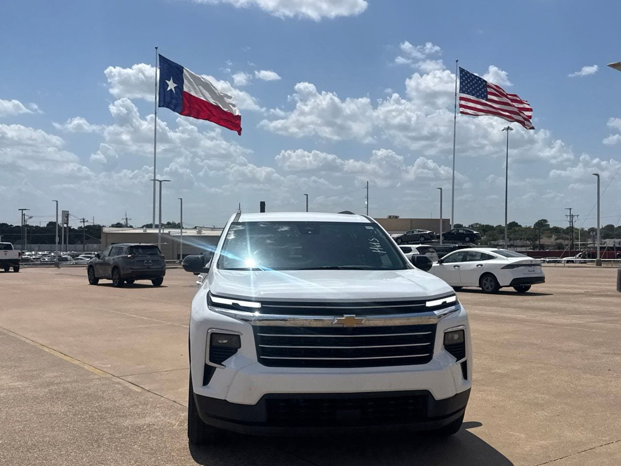 Used 2025 Chevrolet Traverse LT AWD/4WD image 4