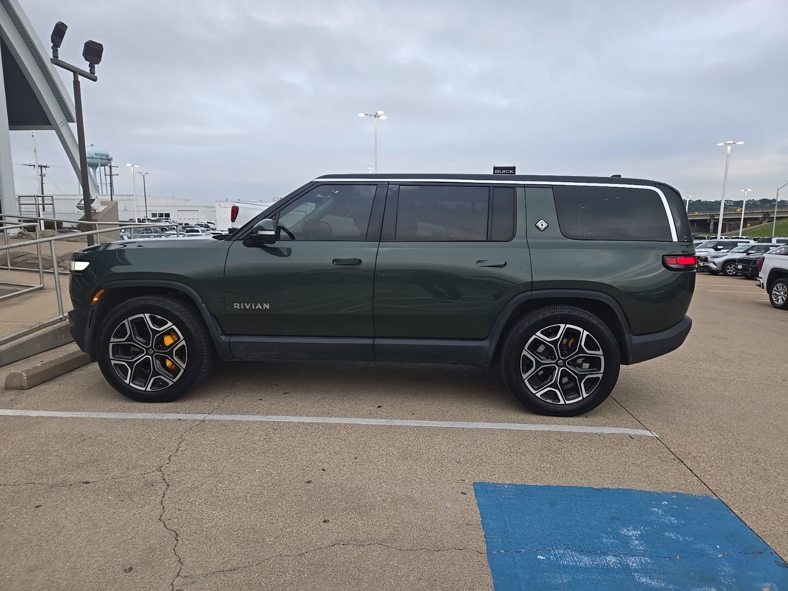 Used 2023 Rivian R1S Adventure AWD/4WD image 7