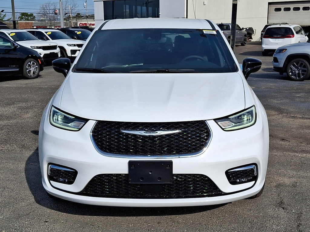 New 2026 Chrysler Pacifica Select AWD/4WD image 2